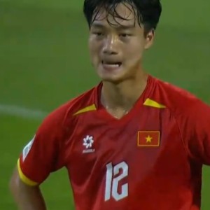 世界杯中国-韩国读秒绝平！比赛进入加时赛，越南球员落泪，阮庭北葬送好局